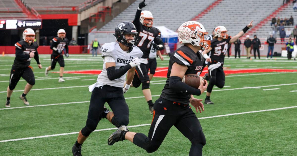 Stanton clinches first state football title with Eight Man-1 championship win over EMF [Video]