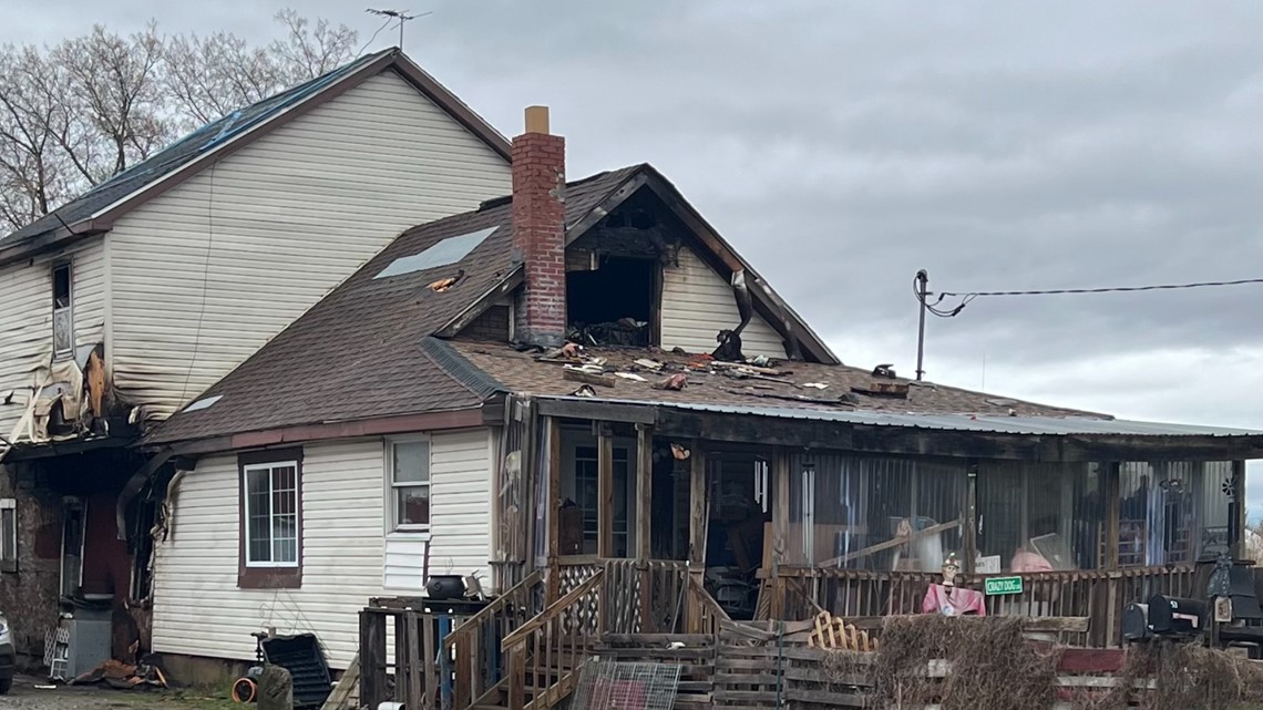 1 dead after fire rips through City of Lockport home [Video]