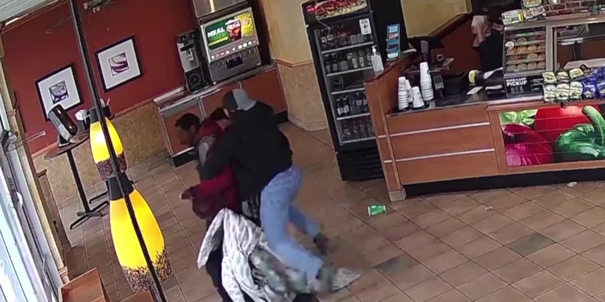 Subway customer called a hero for tackling man allegedly assaulting employee [Video]