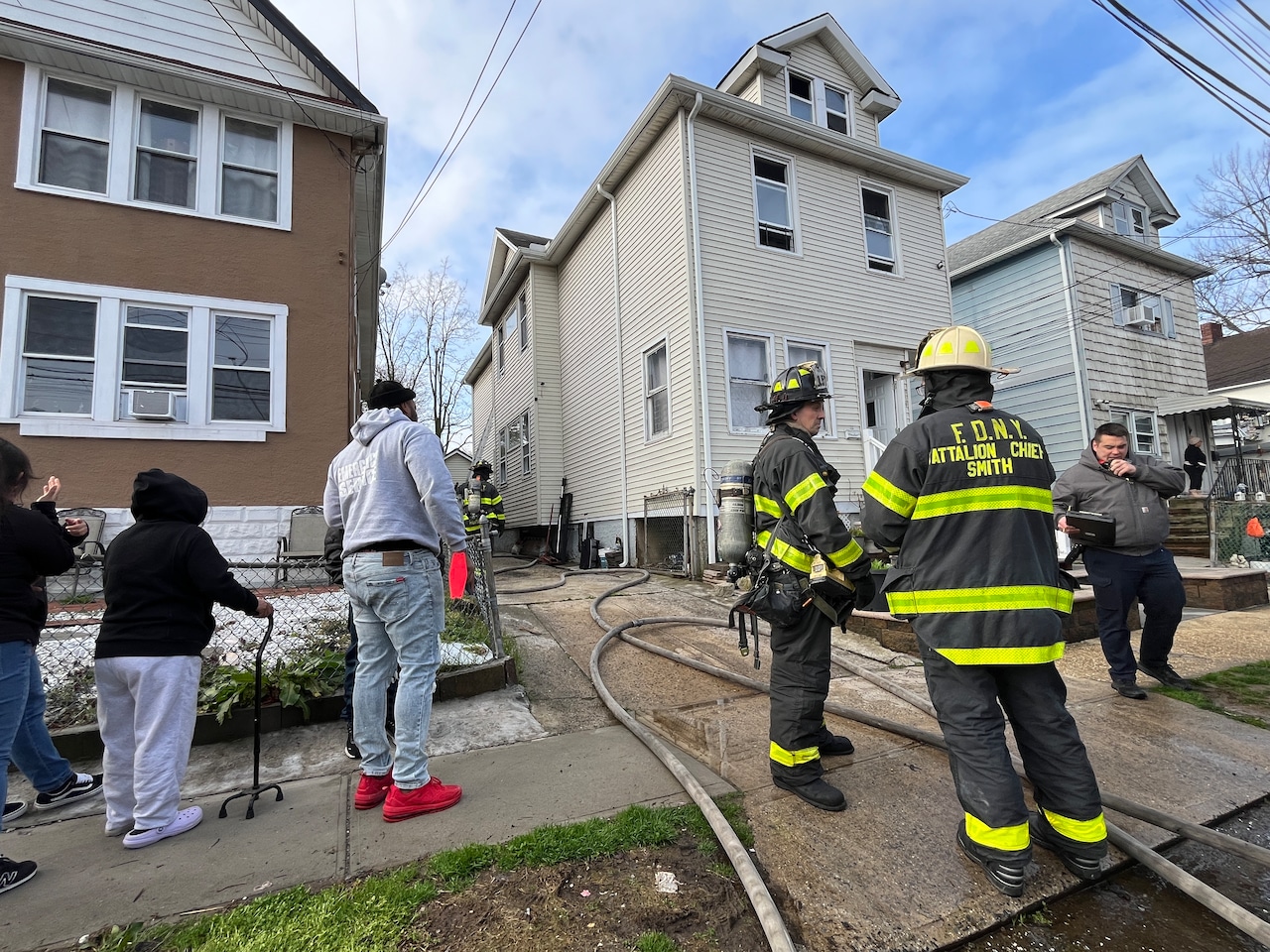 FDNY responds to house fire on Staten Island; civilian suffers minor injuries [Video]