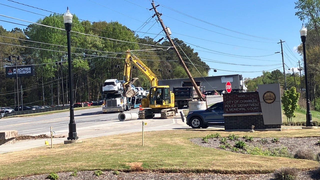 Buford Highway closed in Chamblee after power pole damaged, power out in area [Video]