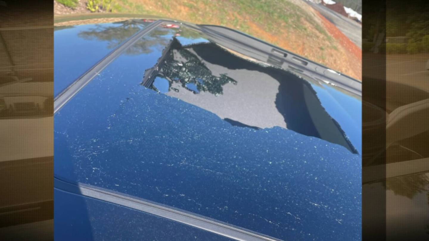 Federal regulators close case as thousands of people still complain about exploding sunroofs  WSB-TV Channel 2 [Video]