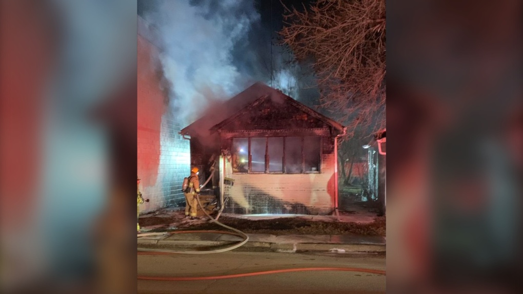 One taken to hospital after early morning Regina house fire [Video]