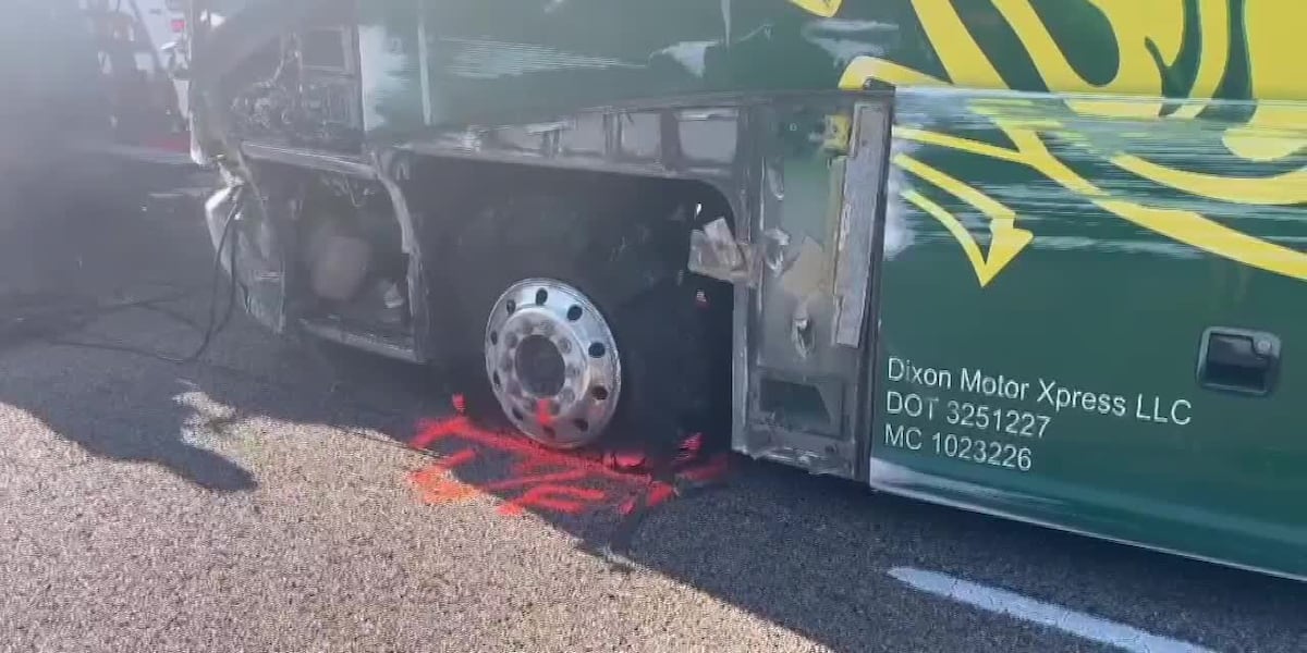 At least 11 injured after charter bus carrying USC students wrecks in Mississippi [Video]