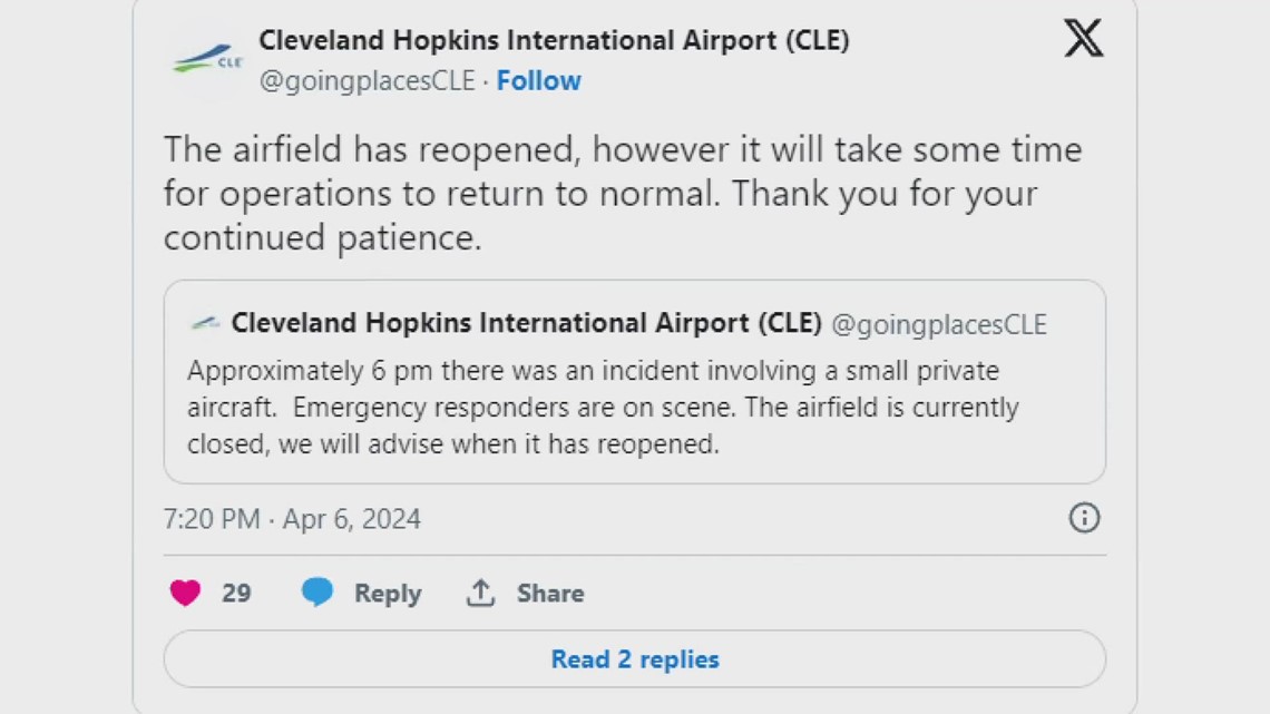 Plane crashes at Cleveland Hopkins International Airport [Video]