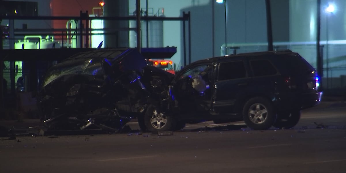 1 dead, 1 critical after 4-car crash in west Phoenix [Video]