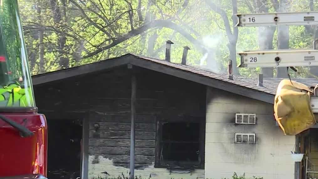 Fire damages house in Powderly area of Birmingham [Video]