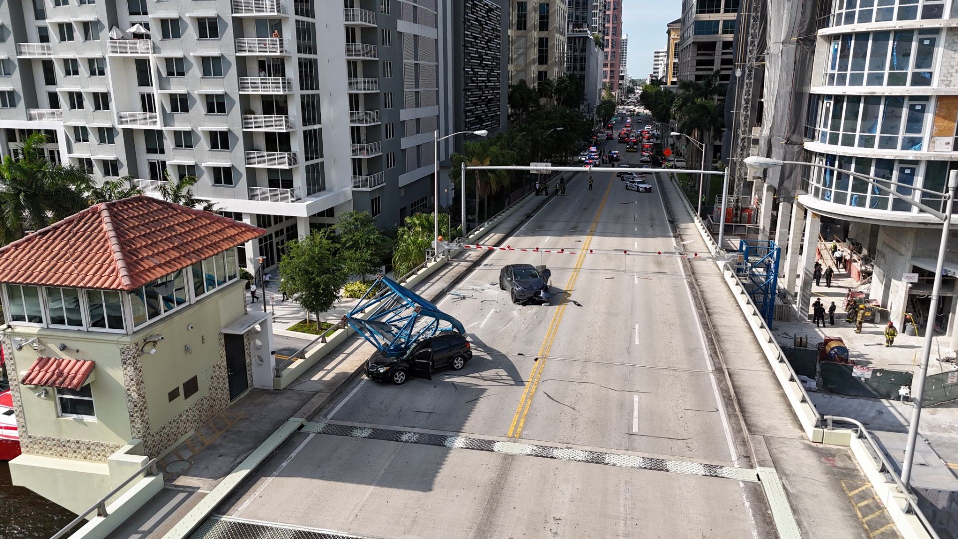 Tesla driver miraculously survives Florida crane collapse [Video]