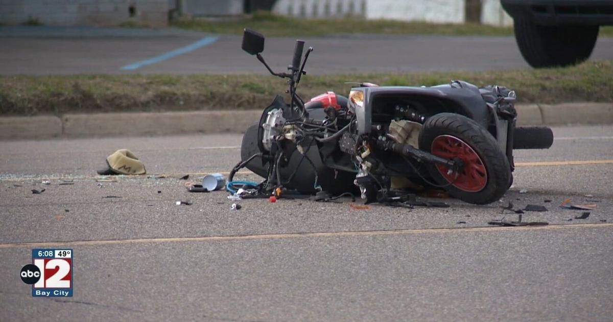 Saginaw Road closed near Mt. Morris after motorcycle crash | Video