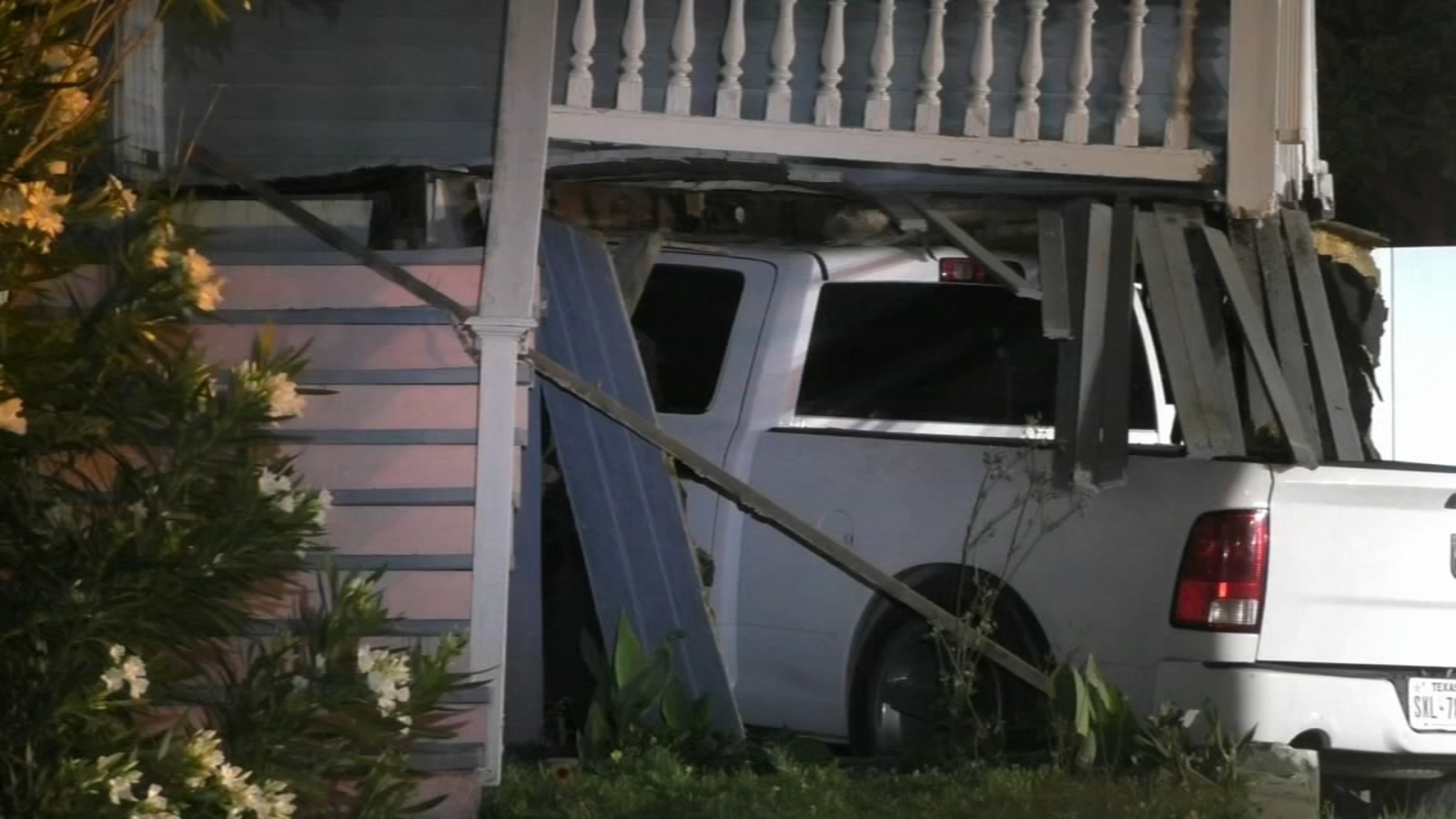 Car into house: Police chase ends in Galveston after driver crashes into vacant home on Winnie Street [Video]