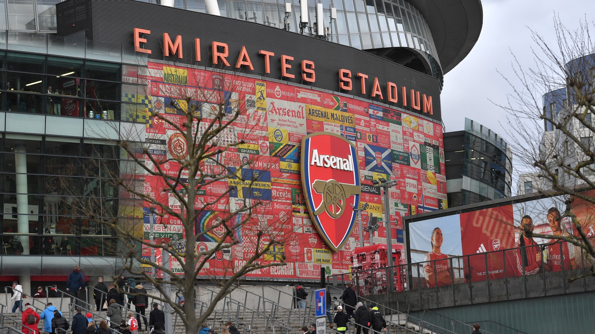 Arsenal release statement after ISIS threat to Emirates Stadium ahead of Champions League quarter-final vs Bayern Munich [Video]