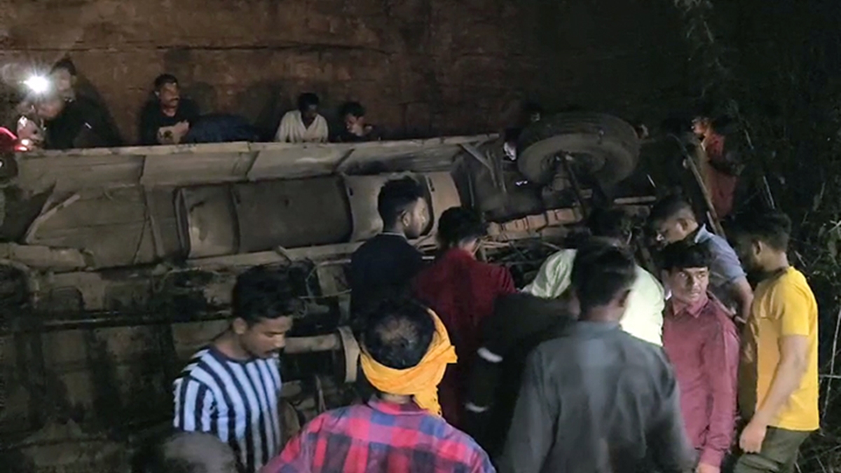 Durg Bus Accident: 15 Killed As Bus Carrying 40 Workers Falls Into Soil Mine; PM Modi, Chhattisgarh CM Express Grief [Video]