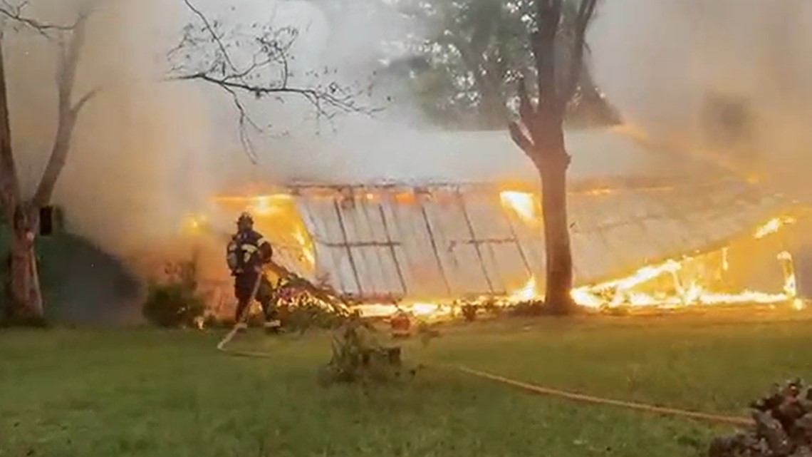 WATCH: Smith County crews battle house fire in Chapel Hill area [Video]
