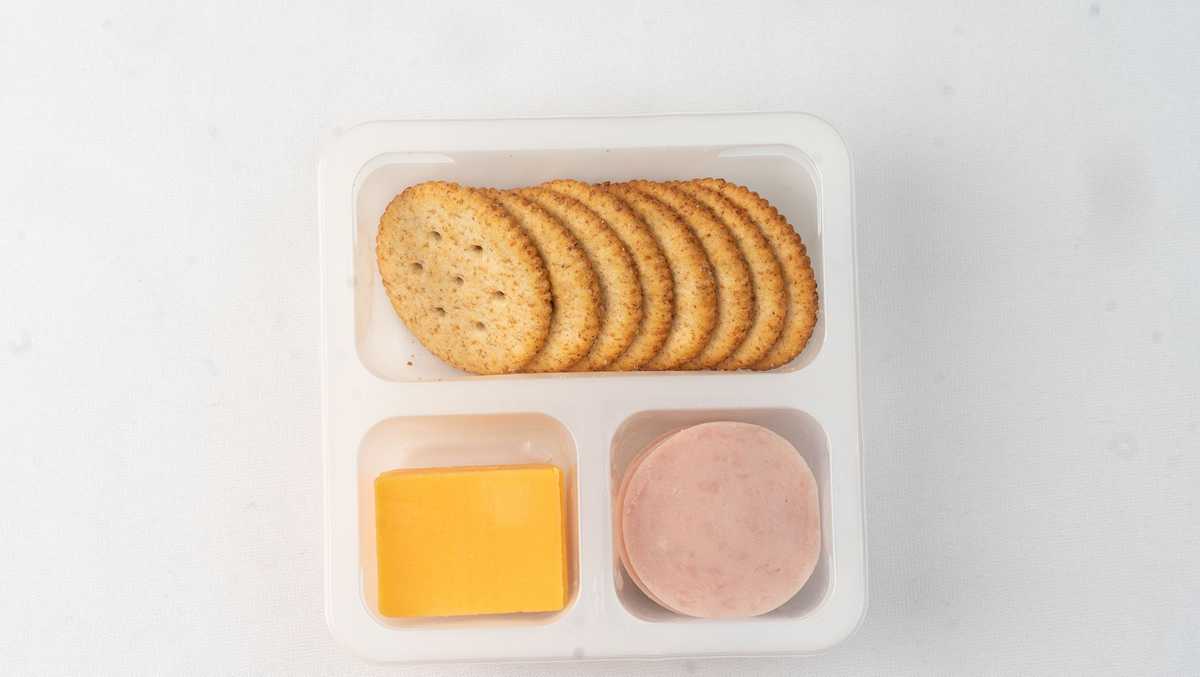 Consumer Reports says Lunchables ‘should not be allowed on menu’ for schools, petitions USDA for removal [Video]