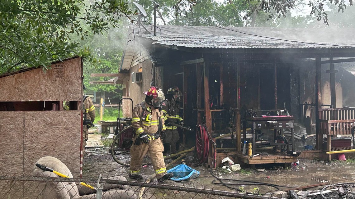Two people, five dogs survive house fire in Orange [Video]