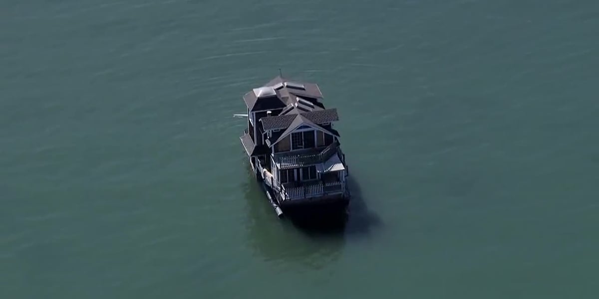 Odd sight: House spotted floating in San Francisco Bay [Video]