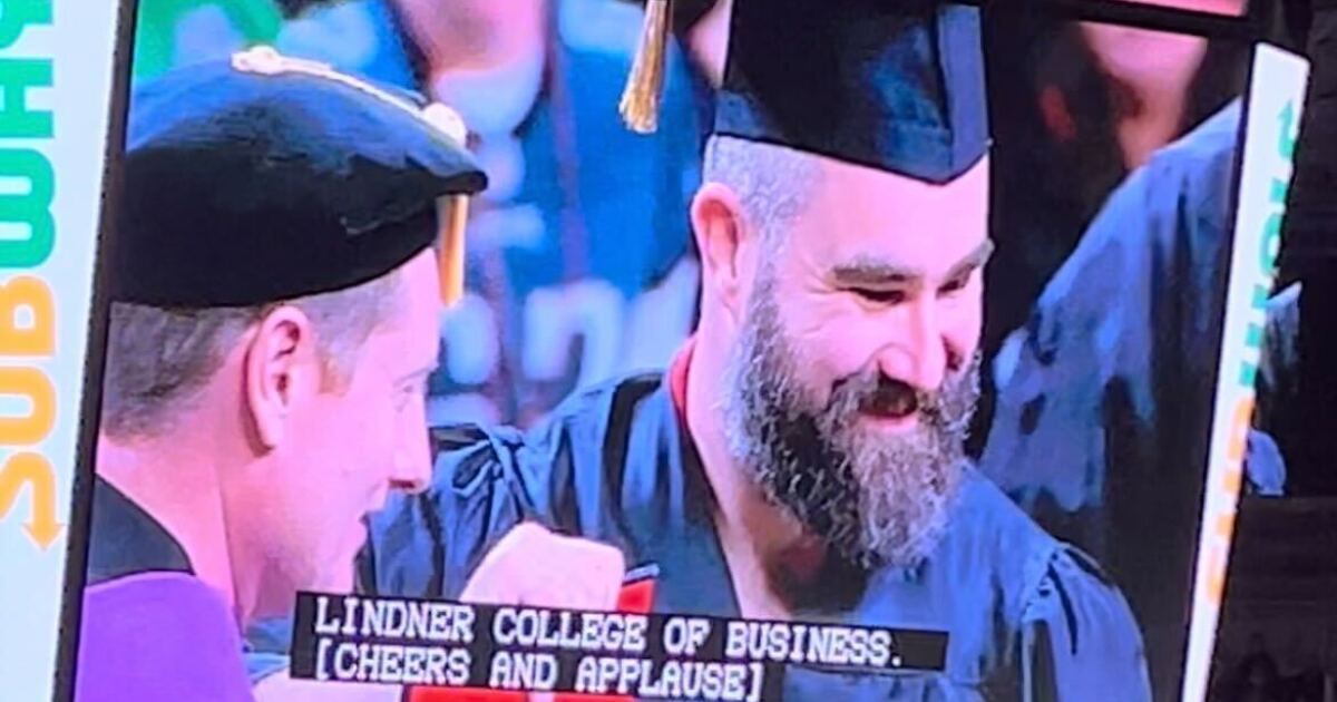 Jason, Travis Kelce suprised with graduation at Cincinnati live show [Video]