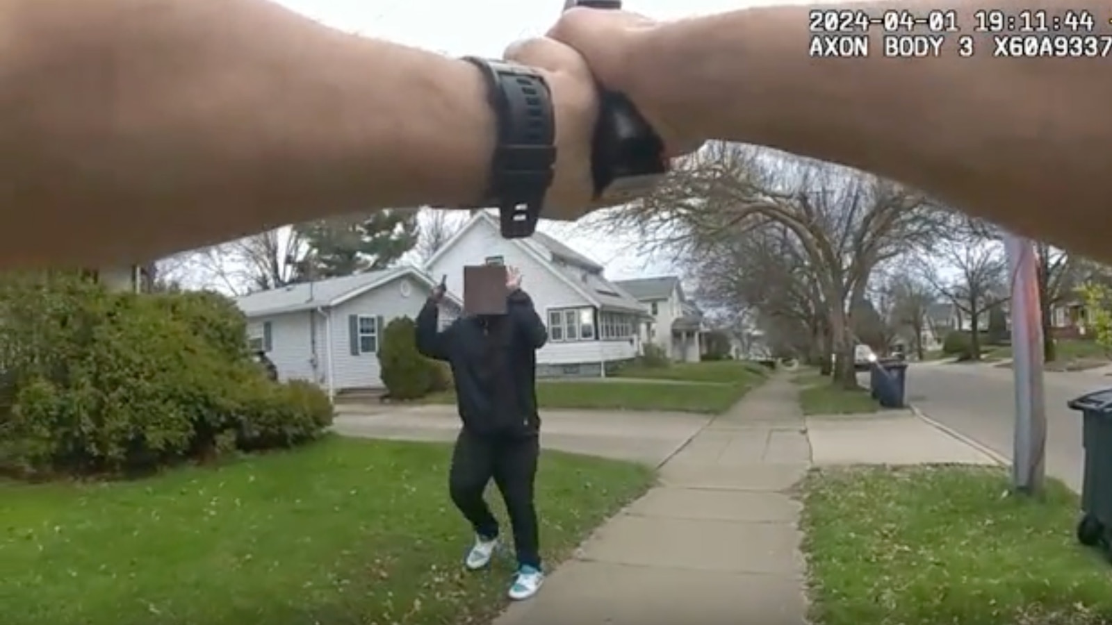 ‘Traumatizing’: Family calls for justice after teen holding toy gun shot by Akron police officer [Video]