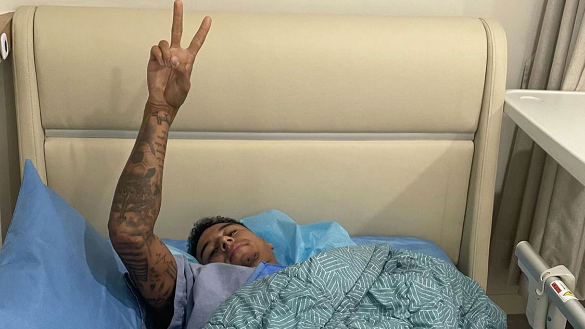 Ex-Man Utd star Jesse Lingard shares picture from hospital bed as South Korea transfer turns into a nightmare [Video]