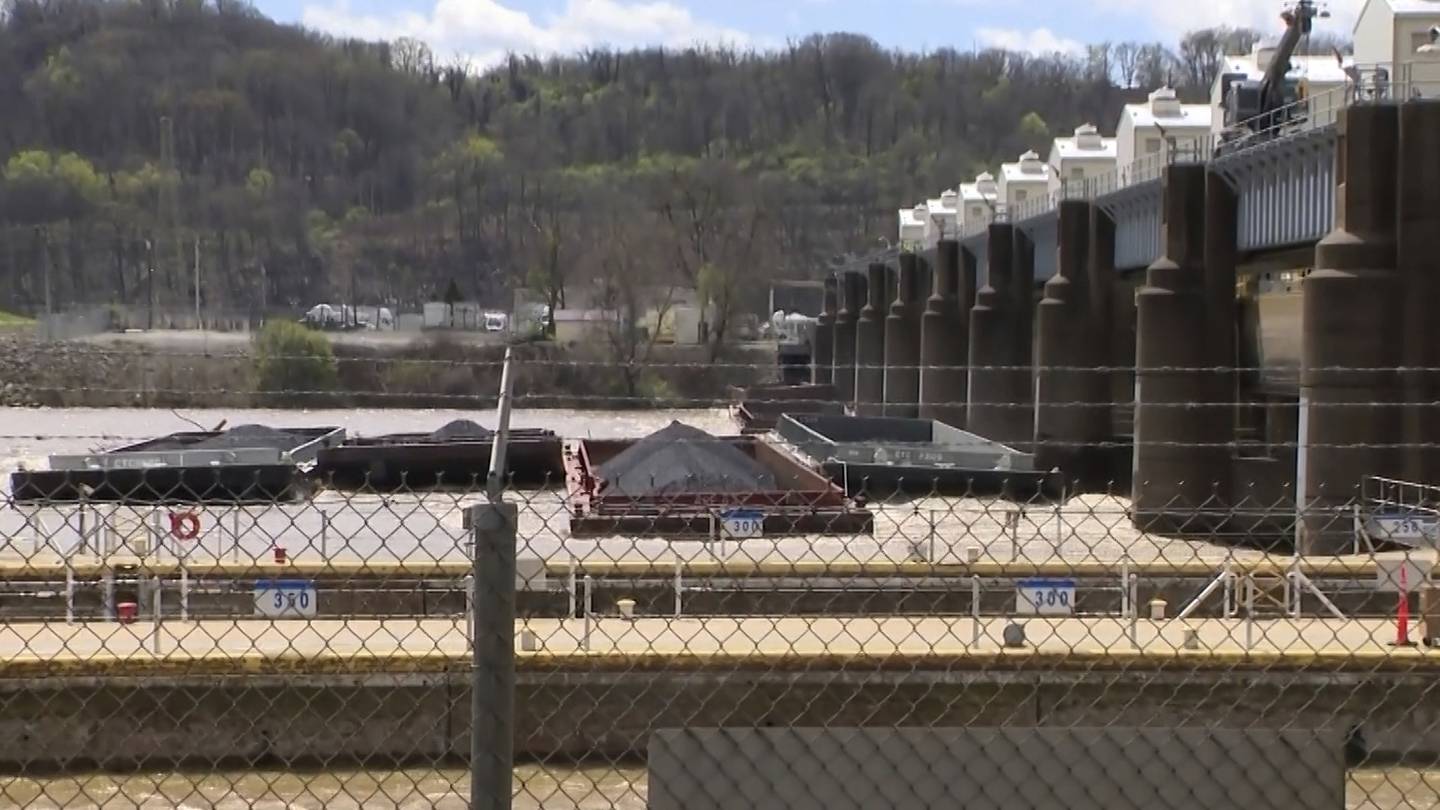 Barges break loose on Ohio River in Pittsburgh, damaging a marina and striking a bridge  Boston 25 News [Video]