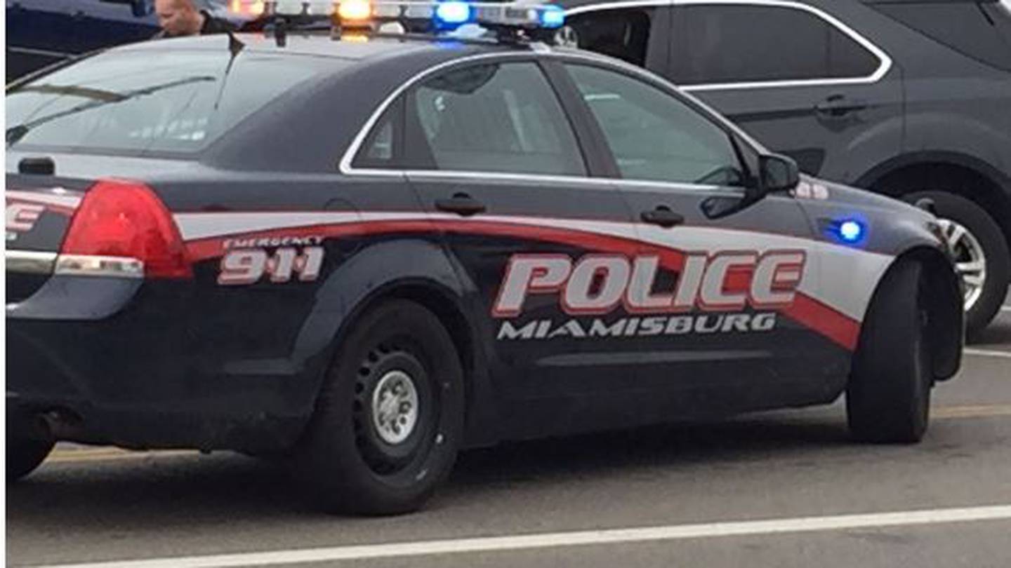 Officers, medics responding to crash in Miamisburg  WHIO TV 7 and WHIO Radio [Video]