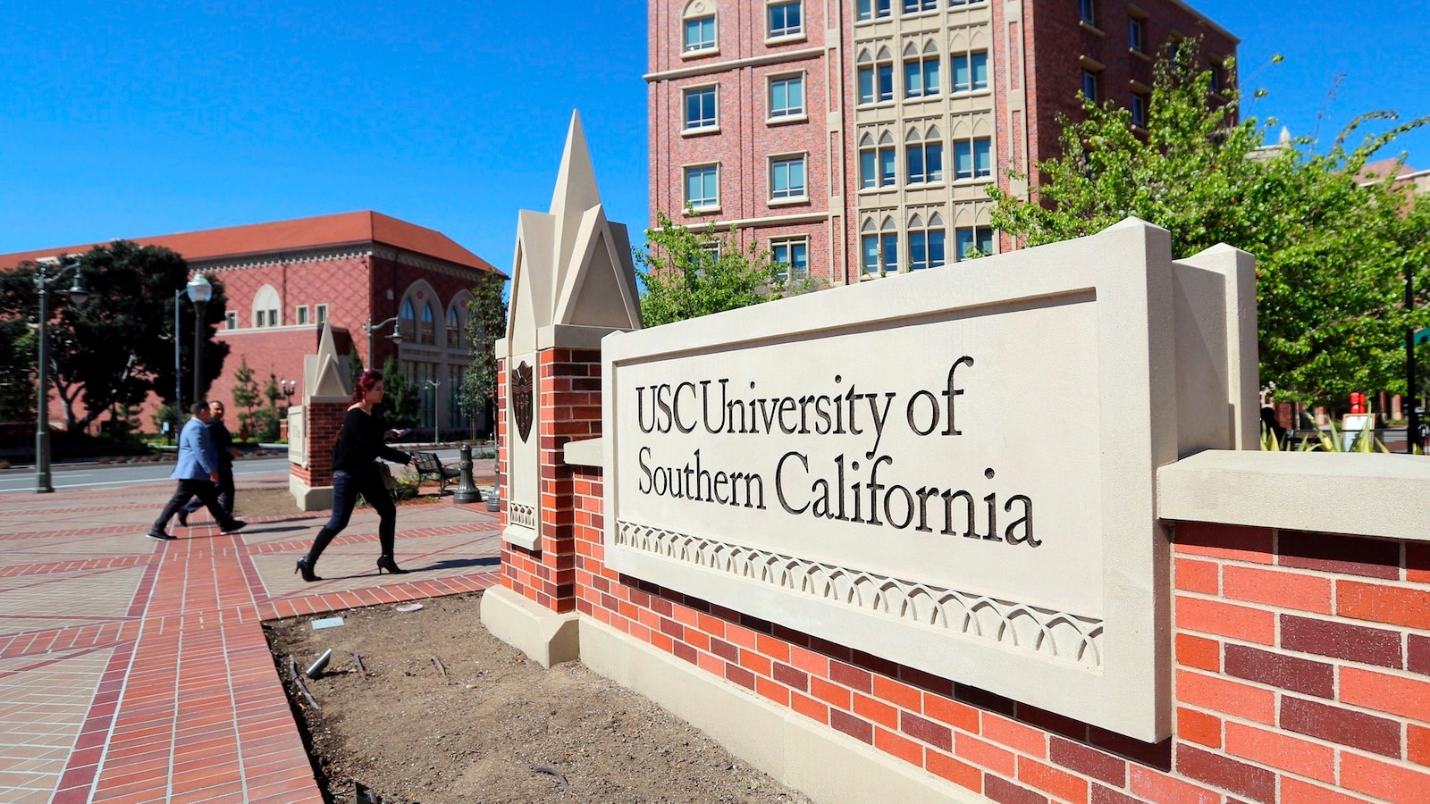 USC cancels valedictorian’s speech amid Palestinian support, student says school ‘caving to fear and rewarding hatred’ [Video]