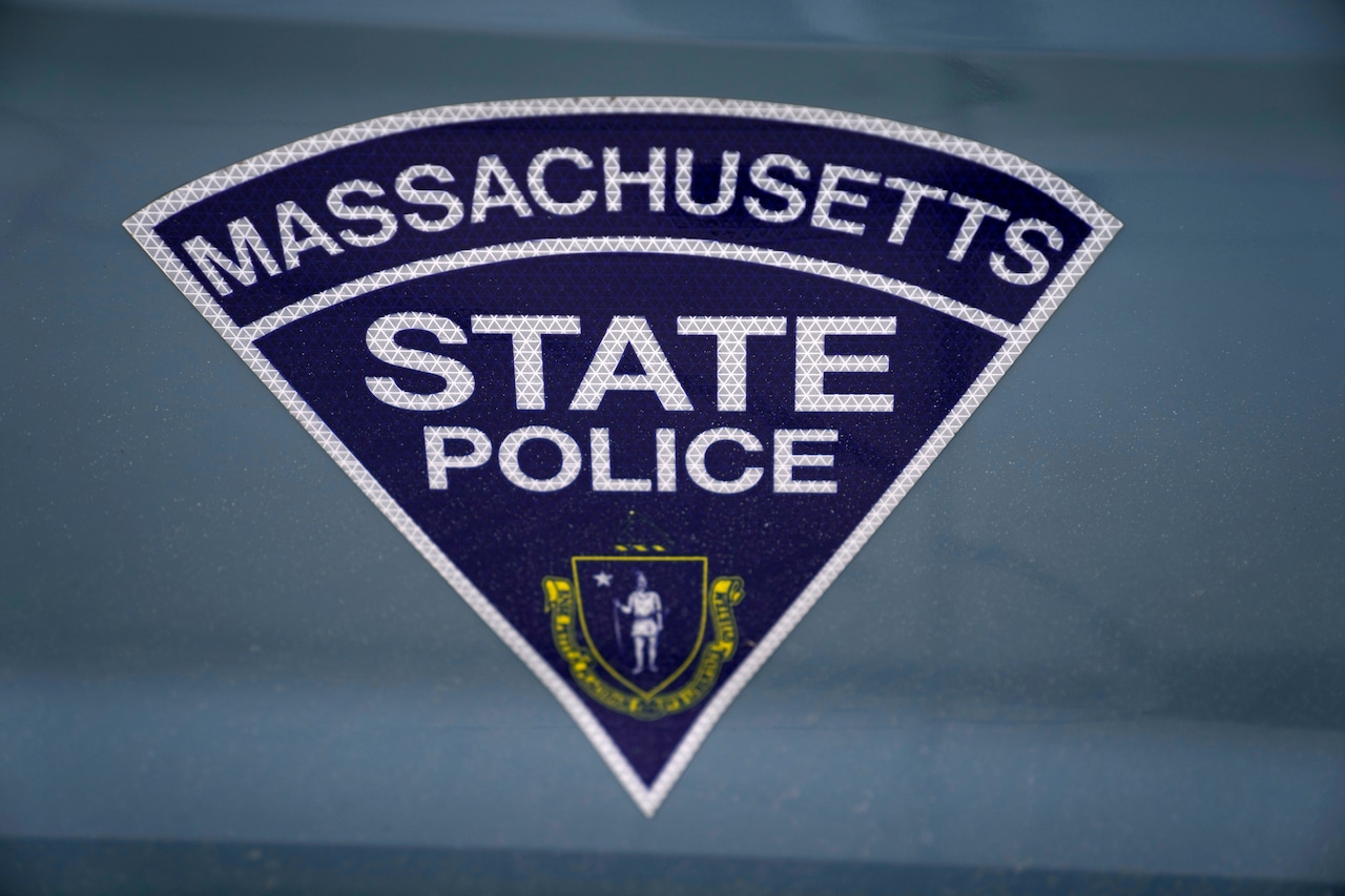 New Bedford woman killed in car crash with pedestrian on I-195 in Westport [Video]