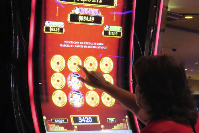 New York competition, smoking, internet betting concerns roil US northeast’s gambling market [Video]