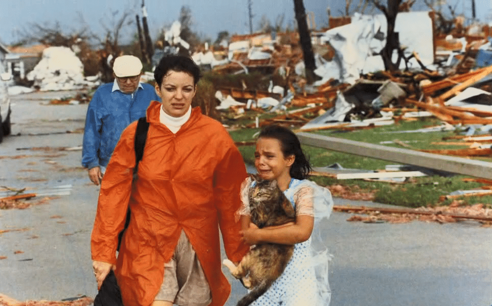 8 Environmental Disasters That Marked the 1990s [Video]