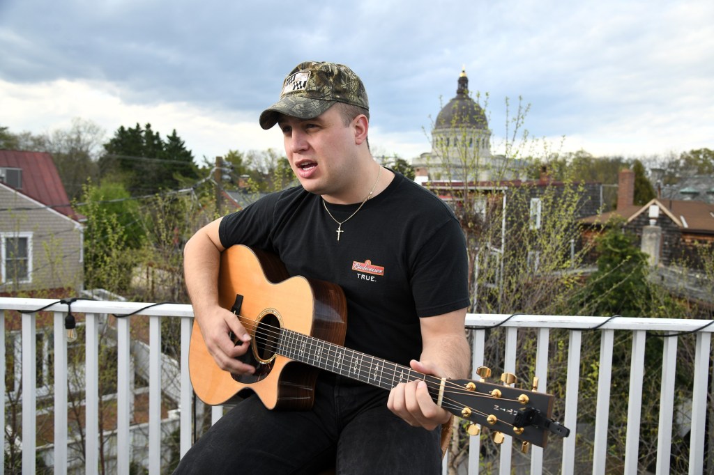 Luke Borchelt seeks country music fame [Video]