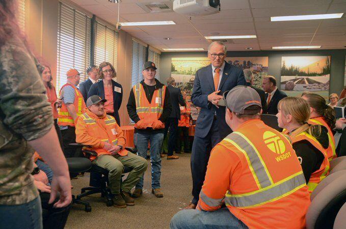 Governor Jay Inslee thanks Washington transportation workers [Video]