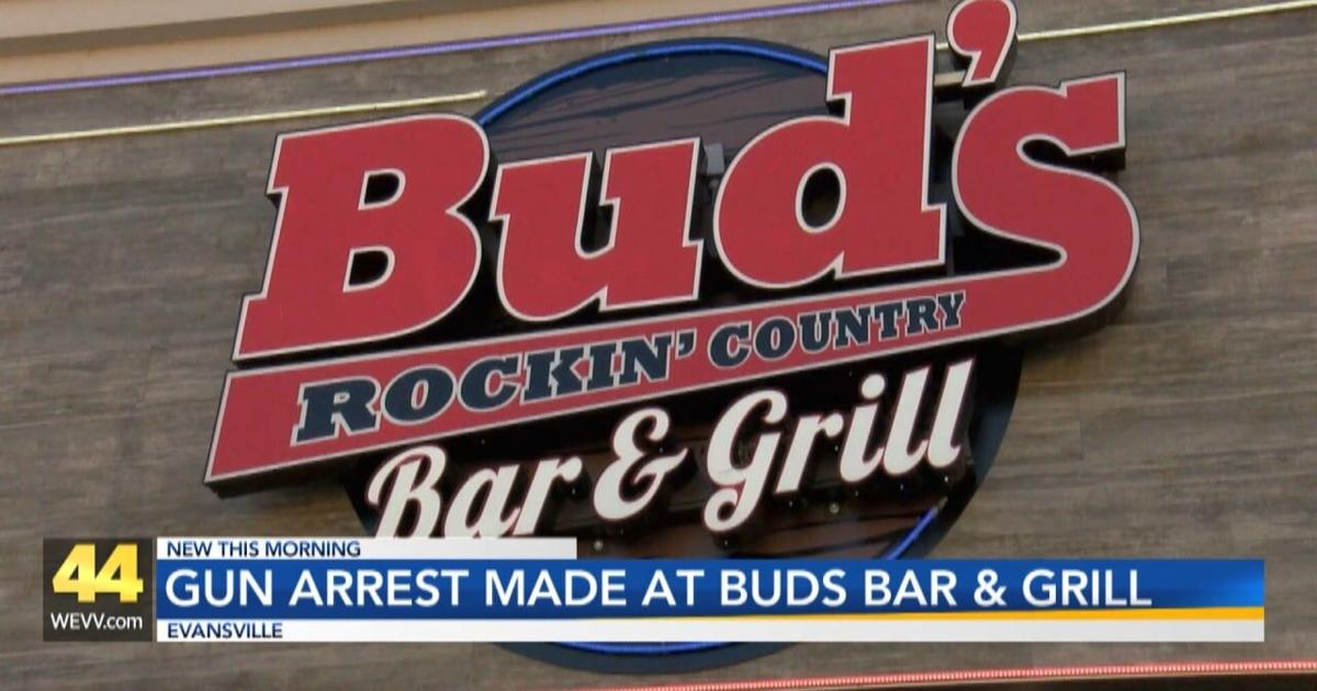 Man accused of pulling gun at Evansville bar | Video