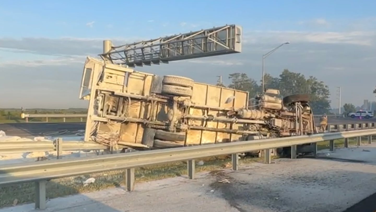 Crash involving overturned construction truck shuts down section of SR-417 in Orange County  WFTV [Video]