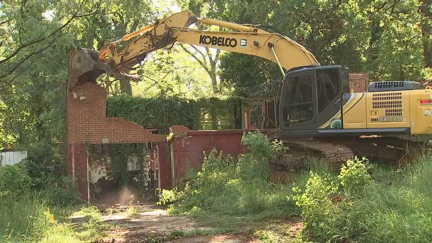 Construction crews demolish blighted property in DeKalb County  WSB-TV Channel 2 [Video]