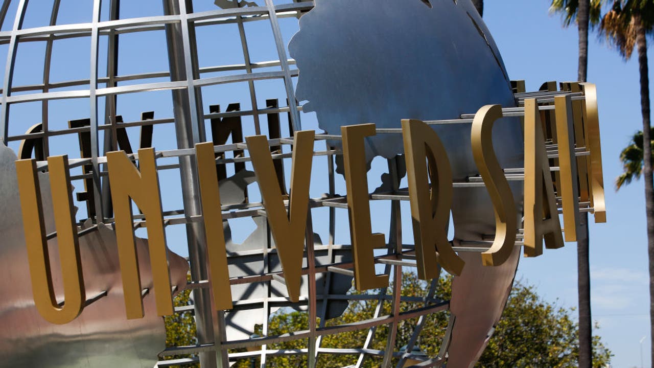 15 injured in Universal Studios Hollywood tram crash [Video]