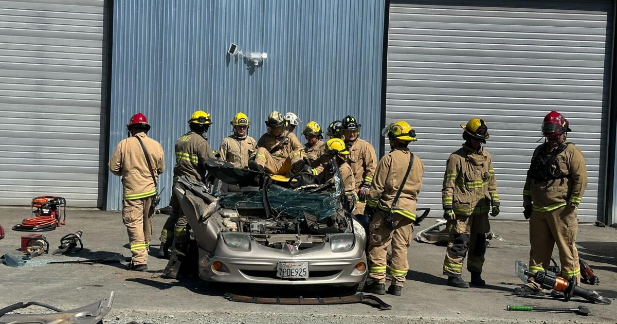 Local firefighters practice vehicle extraction as high-speed accidents become more common | Top Stories [Video]