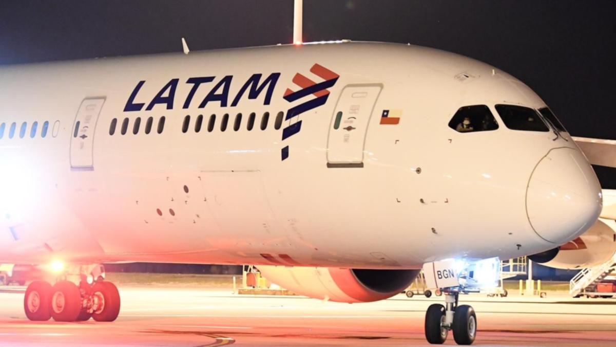 Pilot seat malfunction blamed for LATAM plane accident between Sydney and Auckland according to preliminary report [Video]