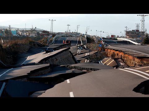M5.6 earthquake destroyed roads and shook thousands of houses in Sulusaray, Turkey [Video]