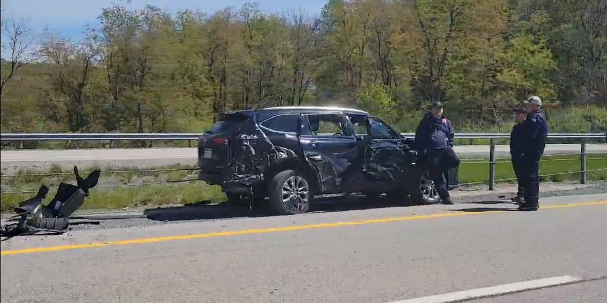 Wreck on I-79 sends one to hospital, one lane closed [Video]
