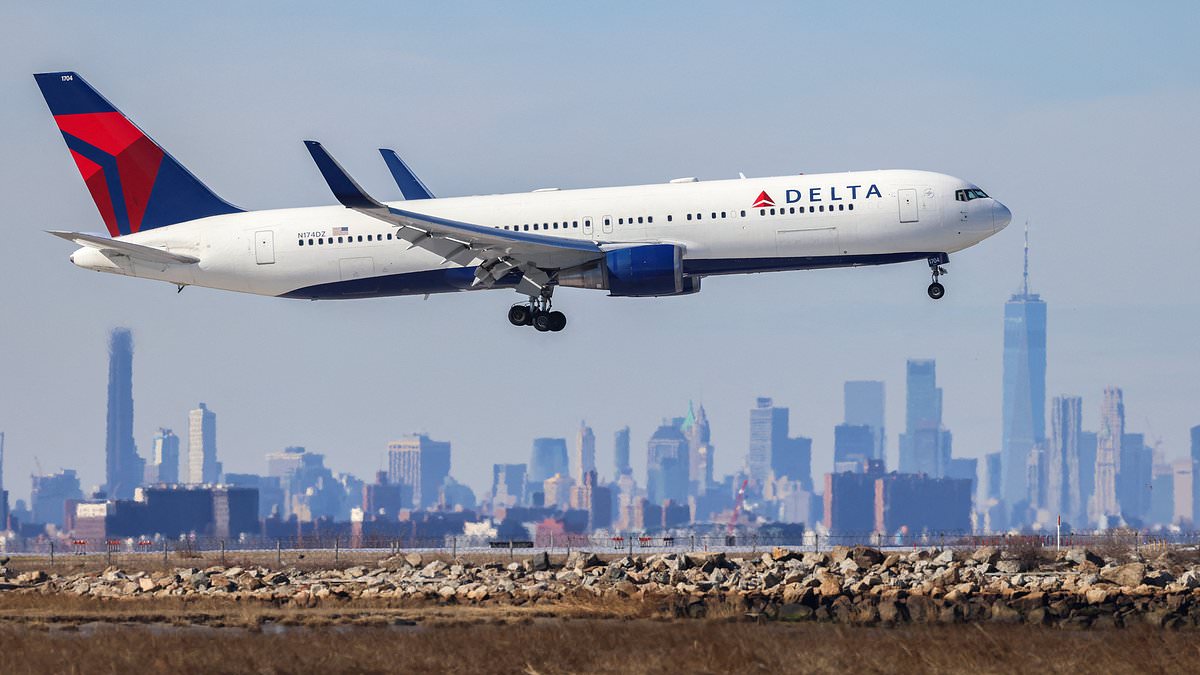 Emergency slide FALLS OFF Boeing jet from JFK to LA as Delta flight is forced to turn around after just one hour – in latest crisis to hit aircraft maker [Video]