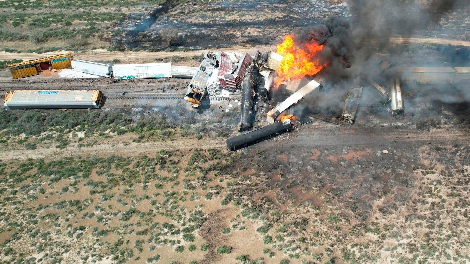 Investigation underway after freight train carrying fuel derails near Arizona-New Mexico border [Video]