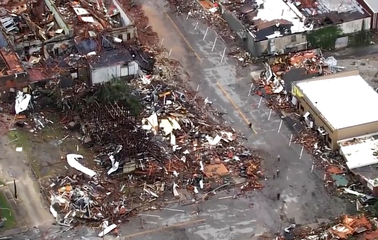 Oklahoma tornadoes: 3 dead, governor issues state of emergency following damage [Video]