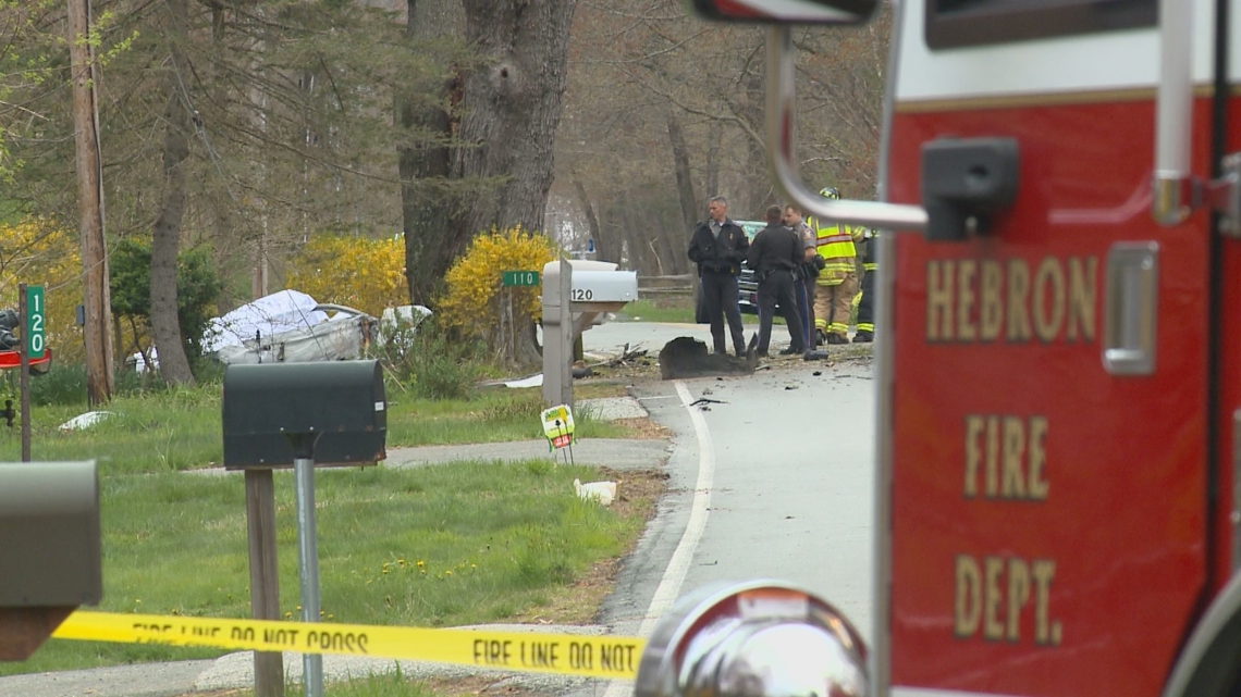 1 person dead after car crashes into tree, catches fire in Hebron [Video]