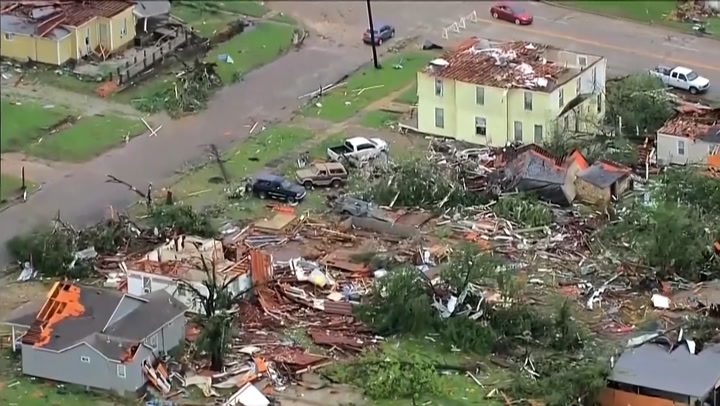Oklahoma tornado leaves homes flattened as at least three dead | News [Video]