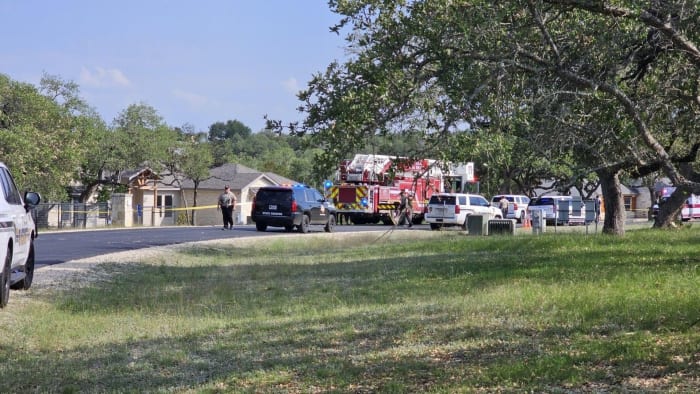 2 killed in helicopter crash in Spring Branch, authorities say [Video]