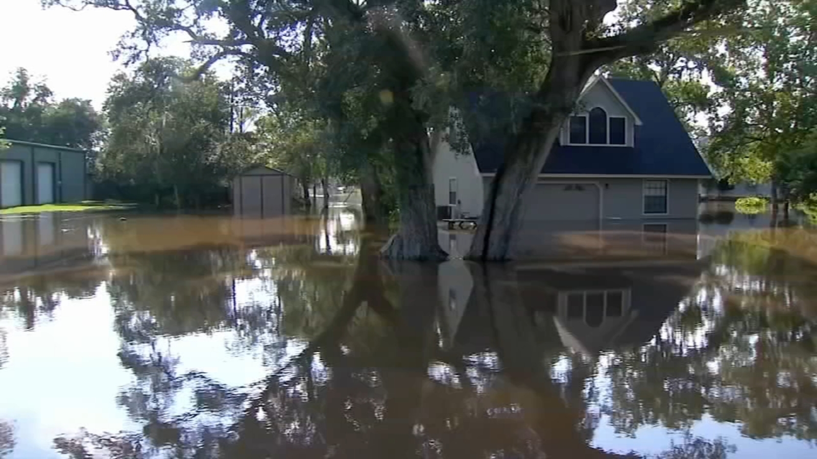 Houston-area homeowners say insurance companies are denying their coverage ahead of hurricane season [Video]
