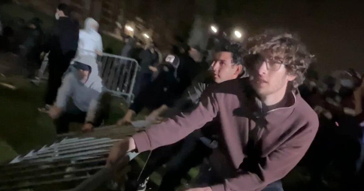 Pro-Israel counterprotesters attack pro-Palestinian camp at UCLA [Video]