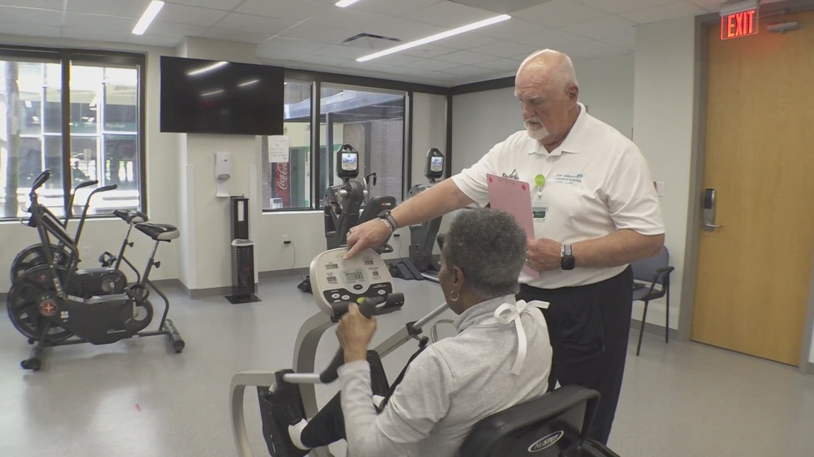 Former cardiac patients turned volunteers support others in cardiac rehab [Video]