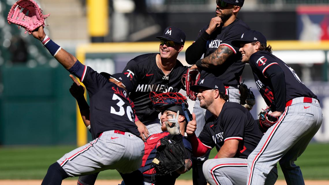 Twins rally late for 10th straight win [Video]