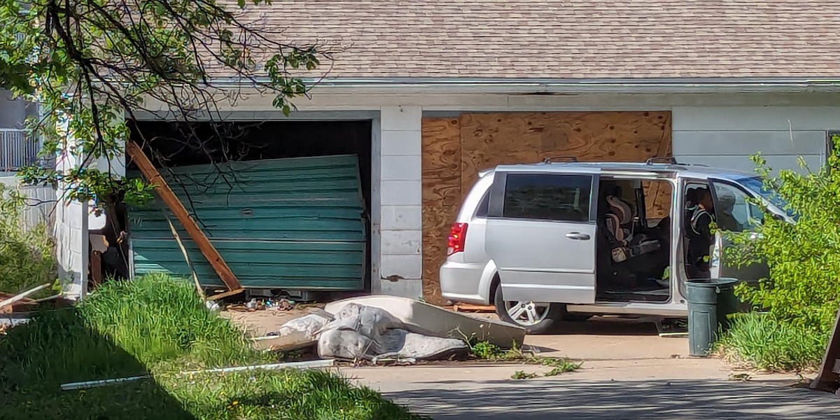 Driver crashes into fence, damages garage in southwest Lincoln, police say [Video]